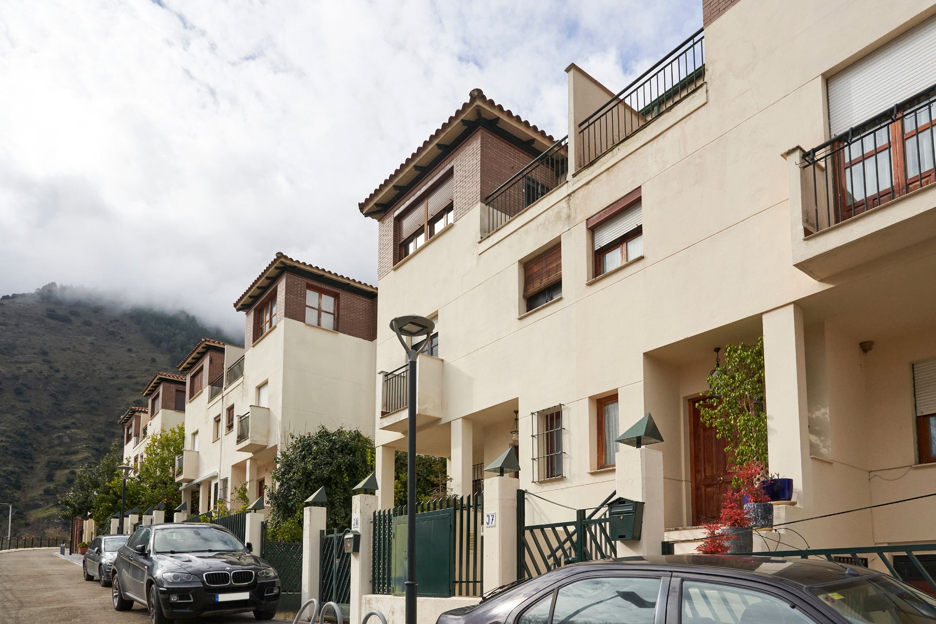 Vista exterior de Casa adosada en venda en  Jaén Capital amb Aire condicionat, Calefacció i Terrassa