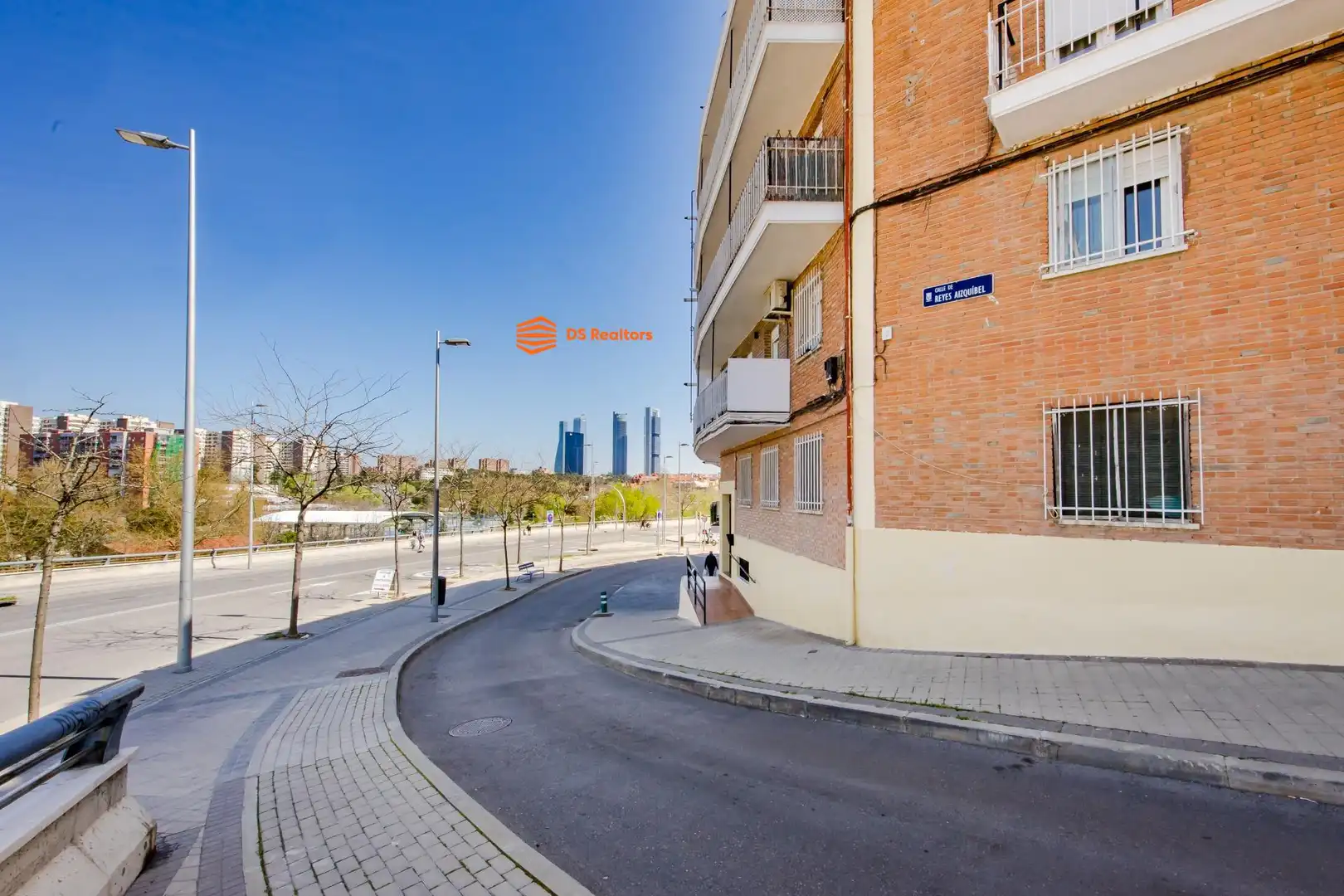 Vista exterior de Pis en venda en Madrid