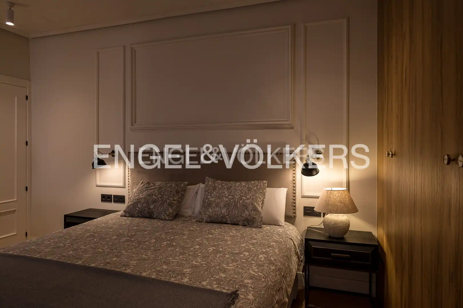 Bedroom of Flat for rent in Madrid  with Air Conditioner, Heating and Storage room