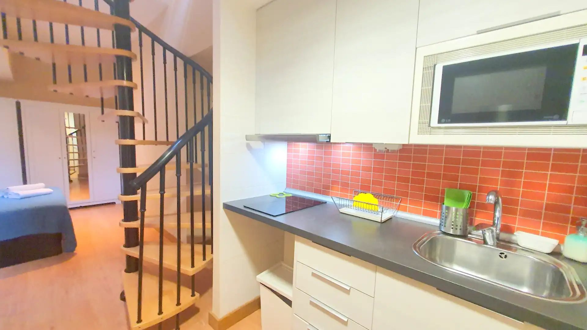 Cocina de Dúplex de alquiler en Barcelona con Aire acondicionado, Calefacción y Terraza