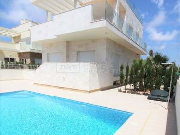 Villa avec balcon à vendre à Orihuela Costa