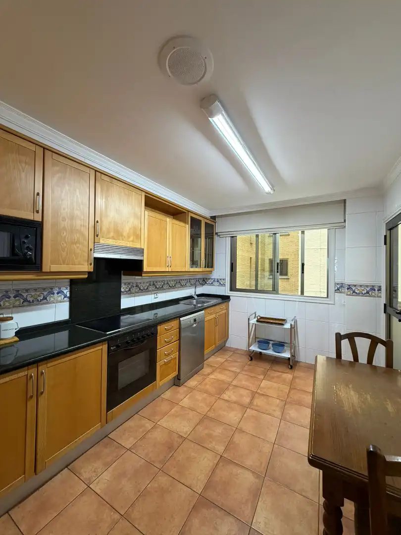 Cocina de Piso en venta en A Coruña Capital  con Calefacción, Parquet y Trastero