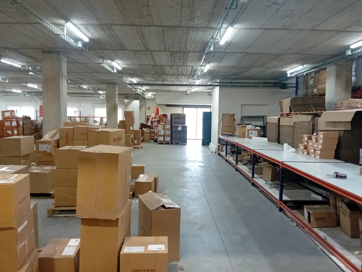 Nave industrial de alquiler en Girona con Alarma