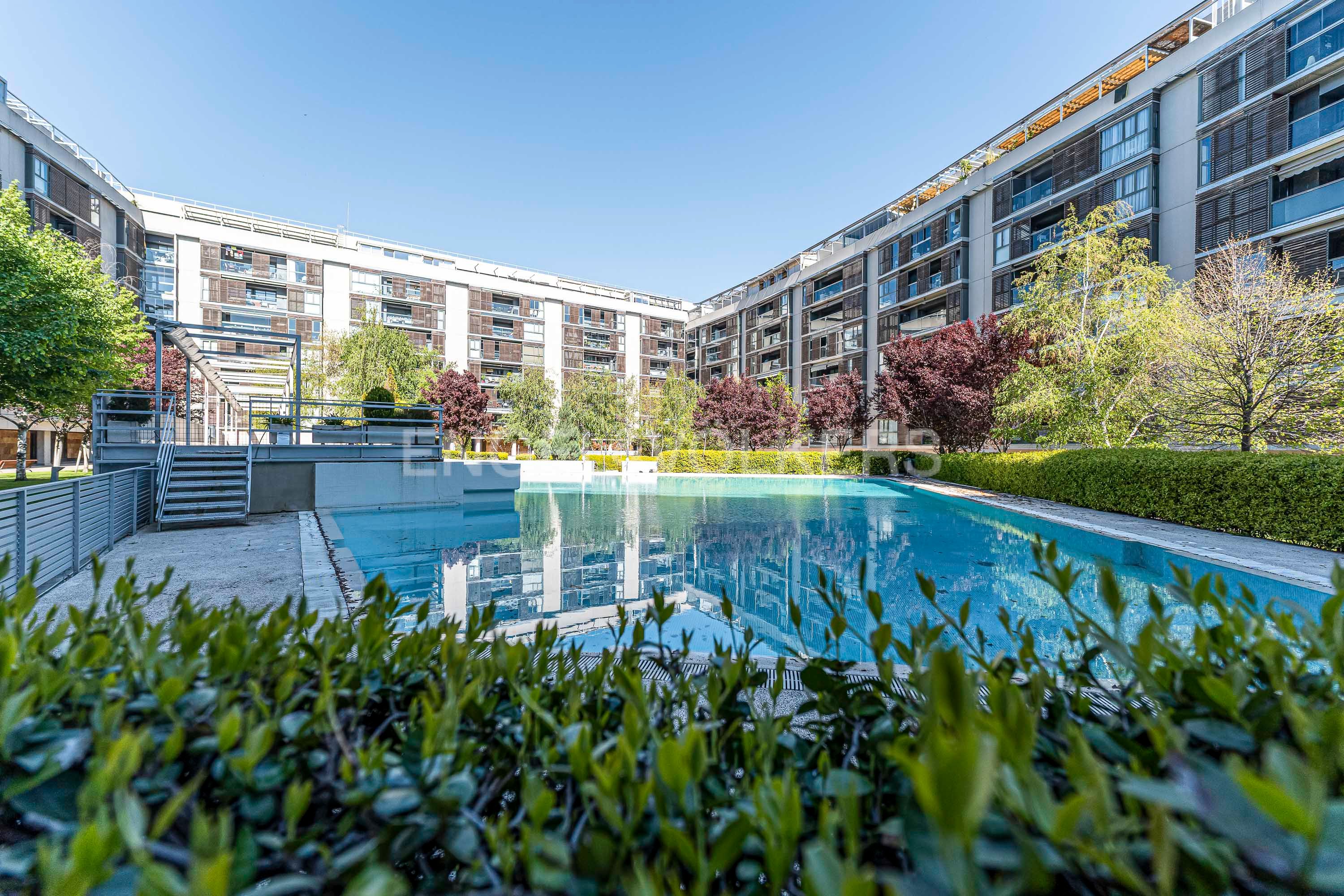 Swimming pool of Apartment for sale in  Madrid Capital  with Air Conditioner, Heating and Storage room
