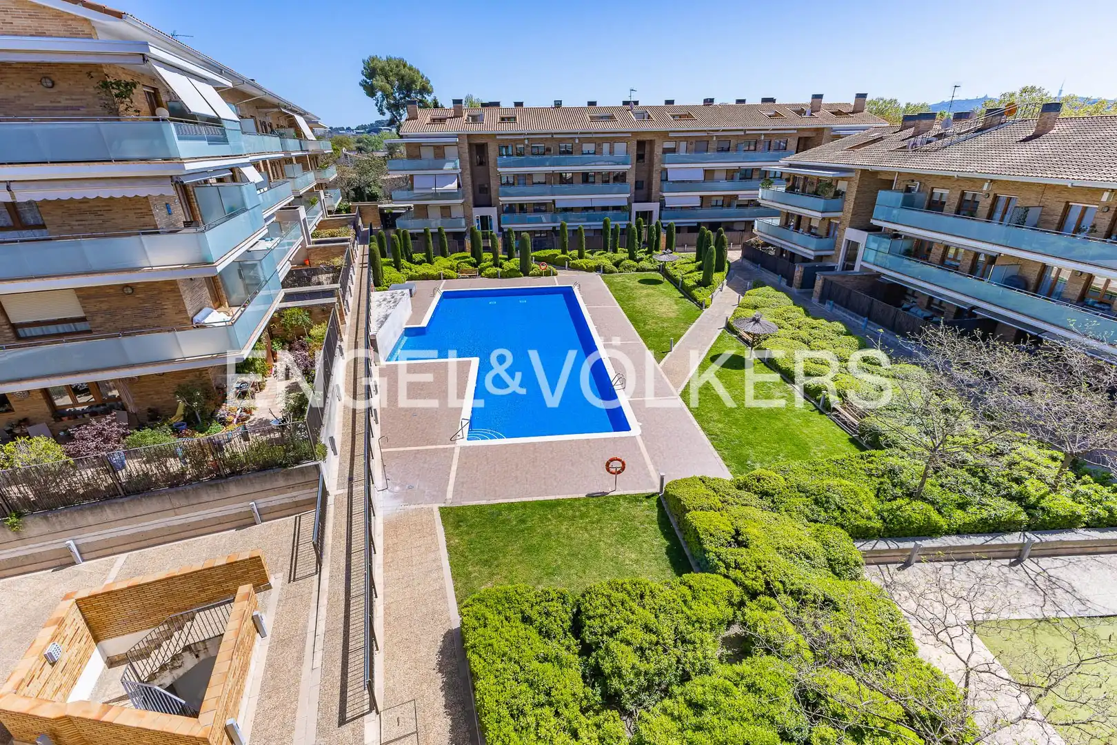 Vista exterior de Àtic en venda en Sant Cugat del Vallès amb Aire condicionat, Calefacció i Parquet