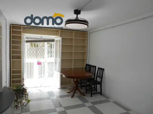 Menjador de Apartament de lloguer en Granada amb Aire condicionat, Forn i Rentadora