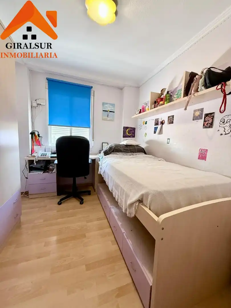 Bedroom of Flat for sale in Sevilla  with Air Conditioner and Terrace