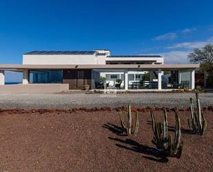 Vista exterior de Casa o xalet en venda en Buenavista del Norte amb Aire condicionat, Terrassa i Piscina