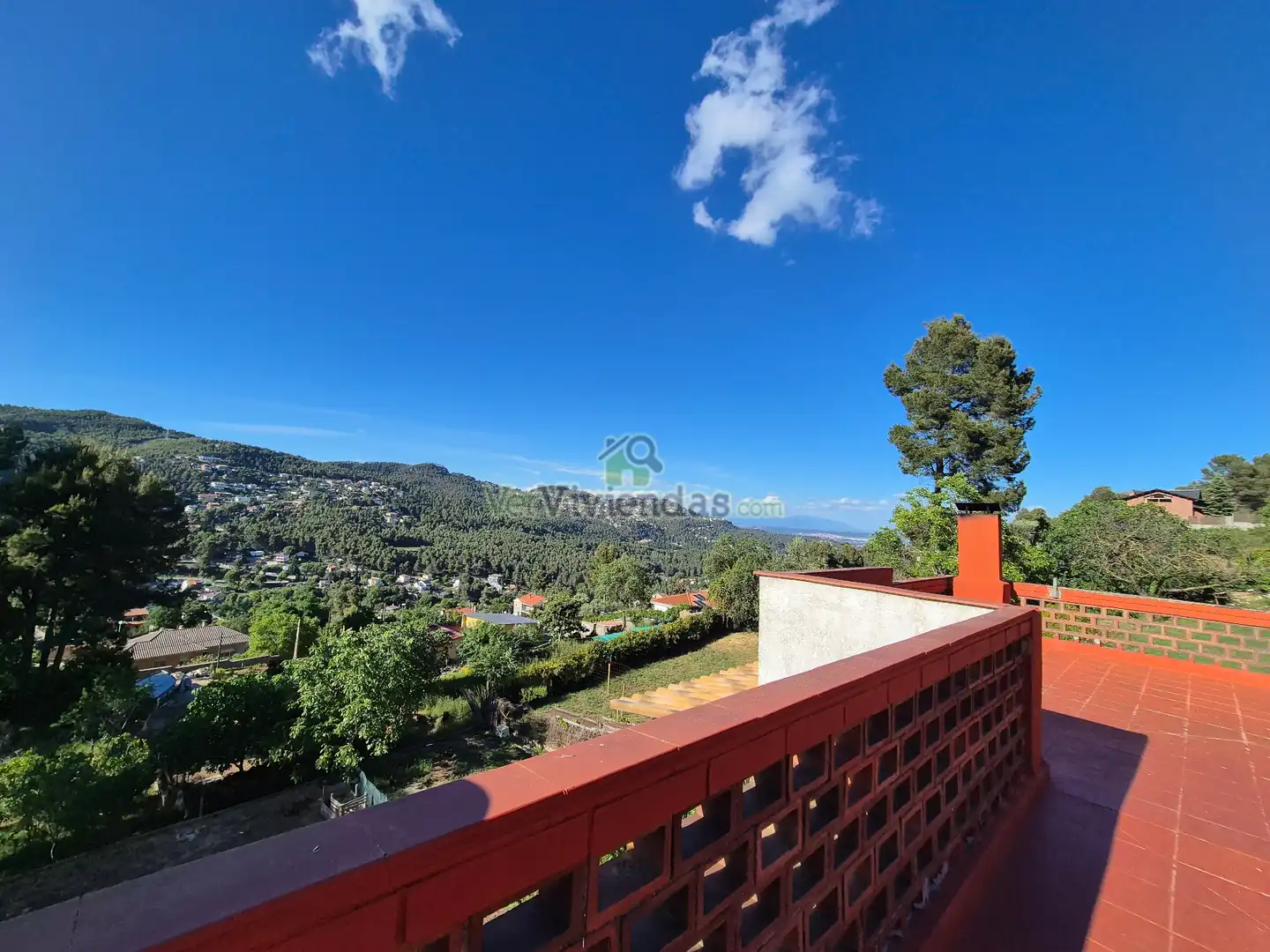 Vista exterior de Casa o chalet en venta en Corbera de Llobregat con Calefacción, Jardín privado y Parquet