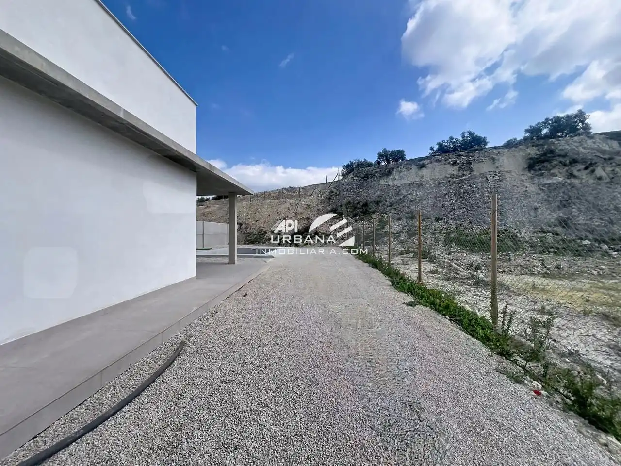Vista exterior de Oficina en venta en Lucena