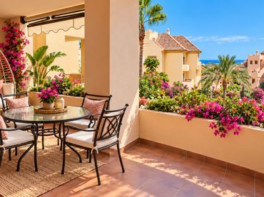 Apartamento con piscina en venta en La Duquesa