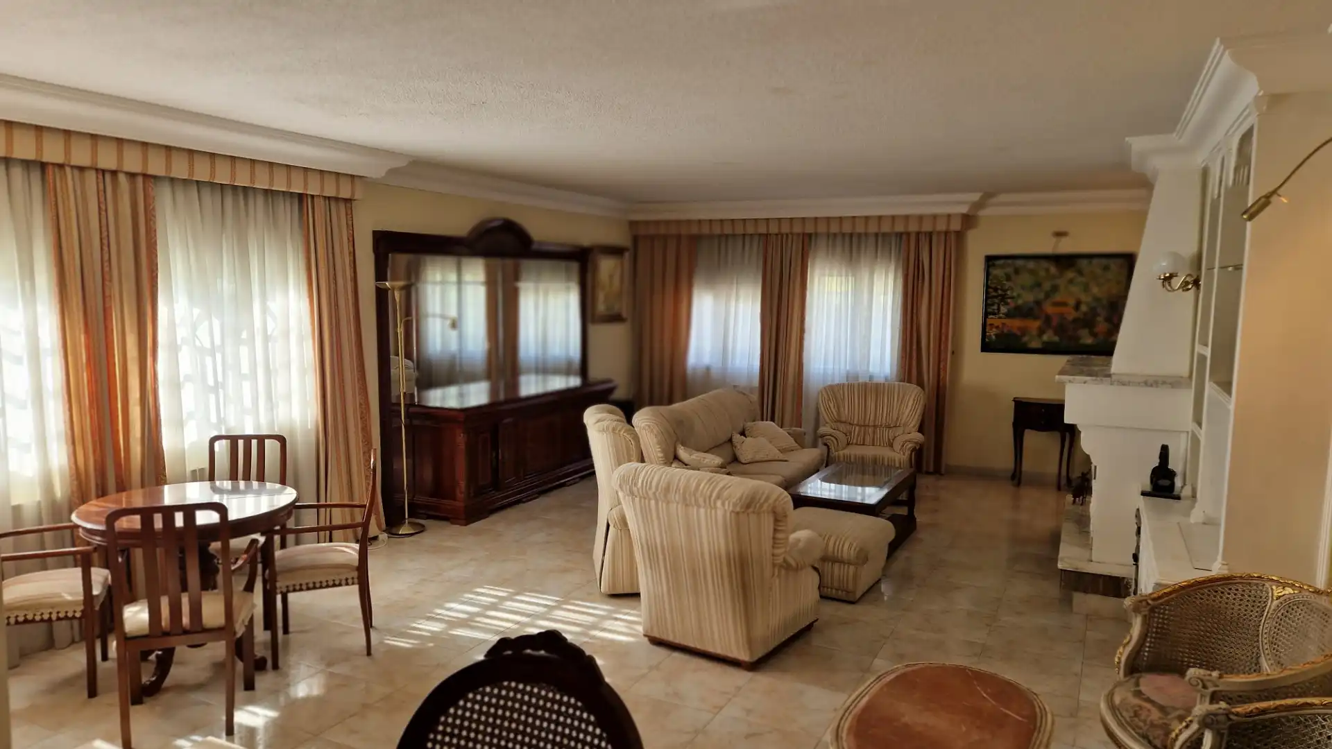 Sala de estar de Casa o chalet en venta en Villalbilla con Aire acondicionado, Calefacción y Jardín privado