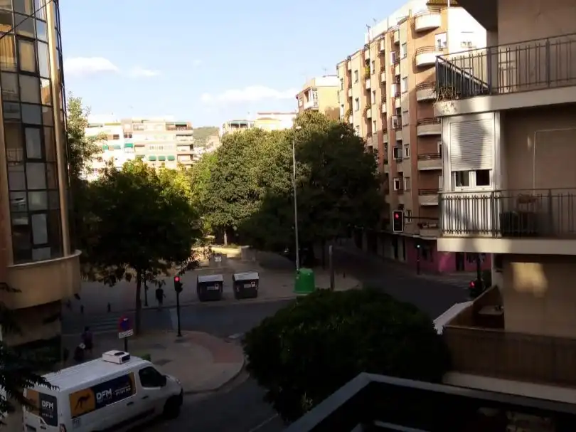 Vista exterior de Pis per a compartir en Granada amb Aire condicionat, Calefacció i Parquet