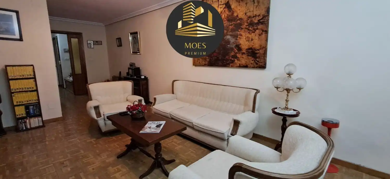 Sala d'estar de Pis en venda en Jaén amb Aire condicionat, Calefacció i Parquet