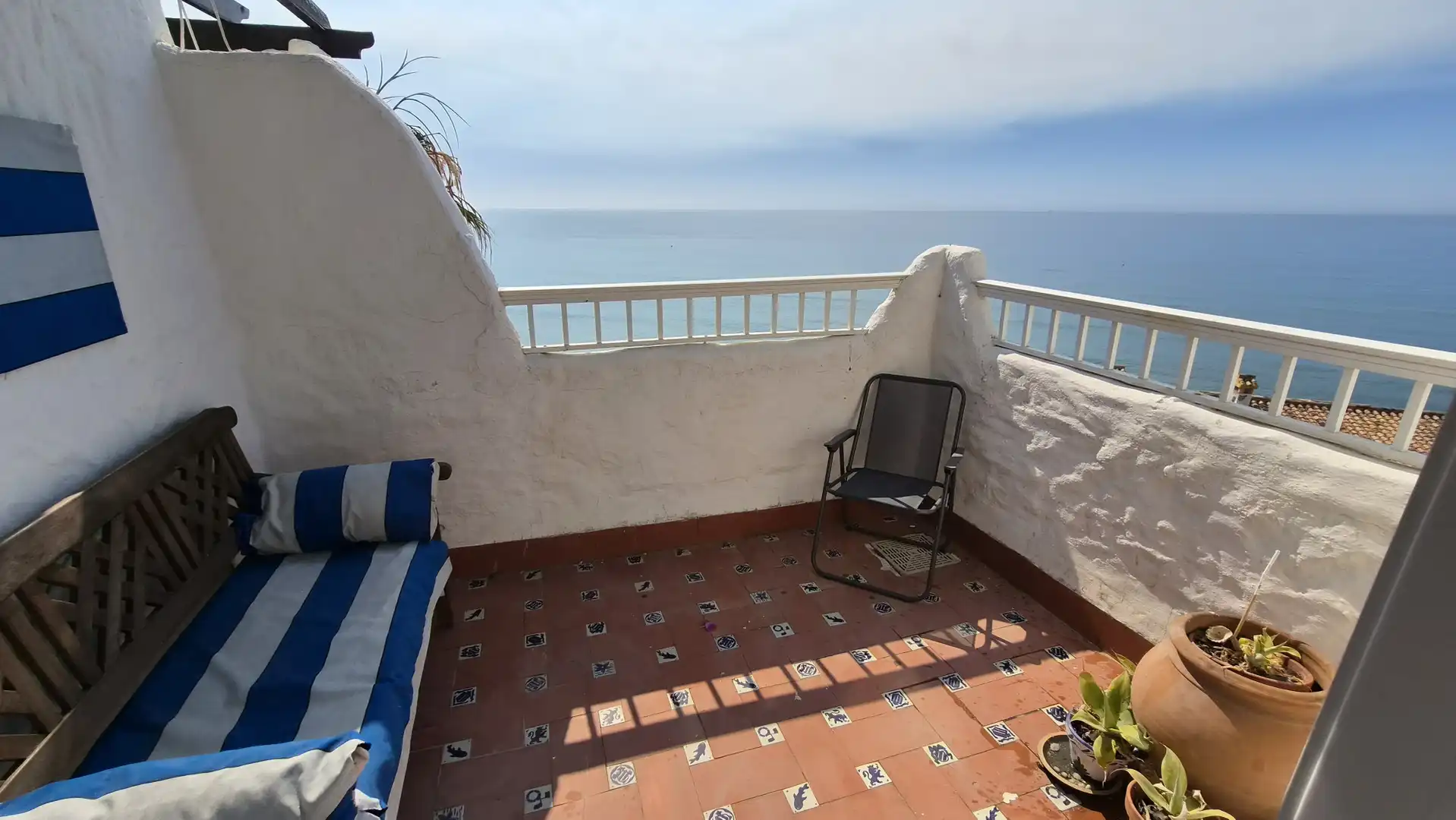 Terrasse von Wohnungen zum Verkauf in Estepona mit Terrasse, Schwimmbad und Möbliert