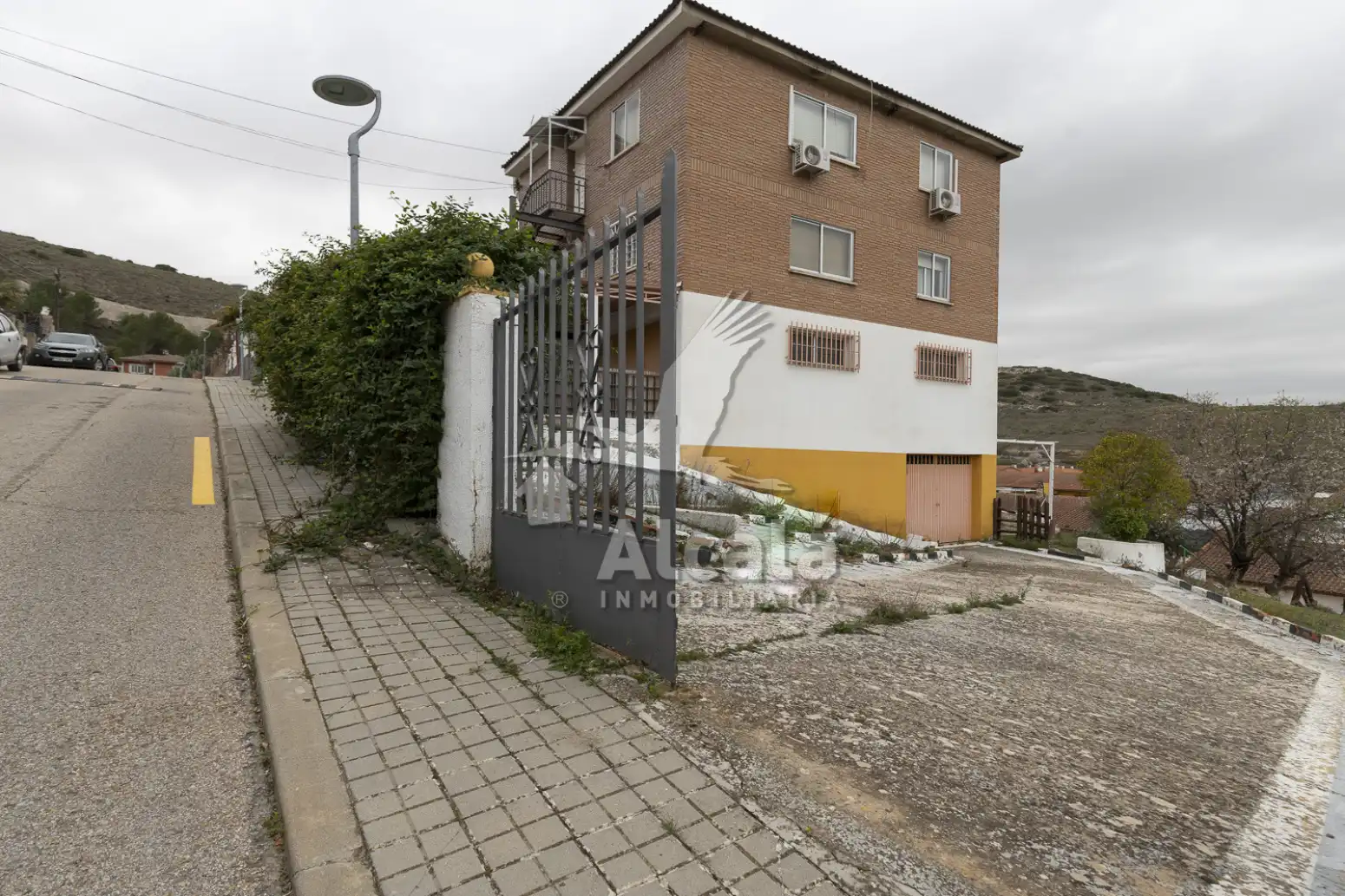 Vista exterior de Casa o xalet en venda en Villalbilla amb Aire condicionat, Calefacció i Jardí privat