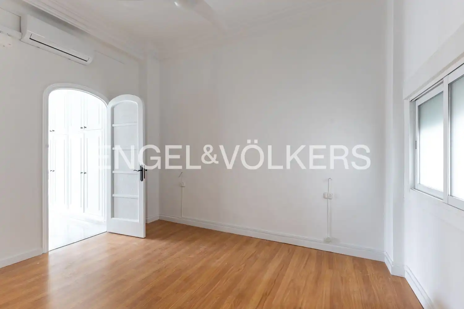 Wohnung zur Miete in Valencia mit Klimaanlage, Heizung und Parkett