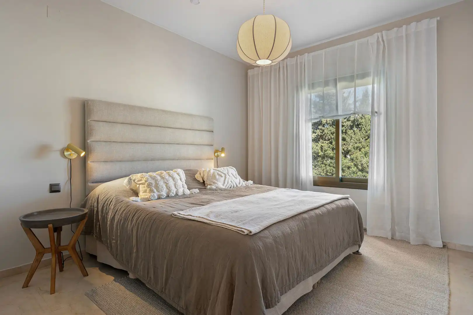 Dormitori de Apartament en venda en Marbella amb Aire condicionat, Terrassa i Piscina