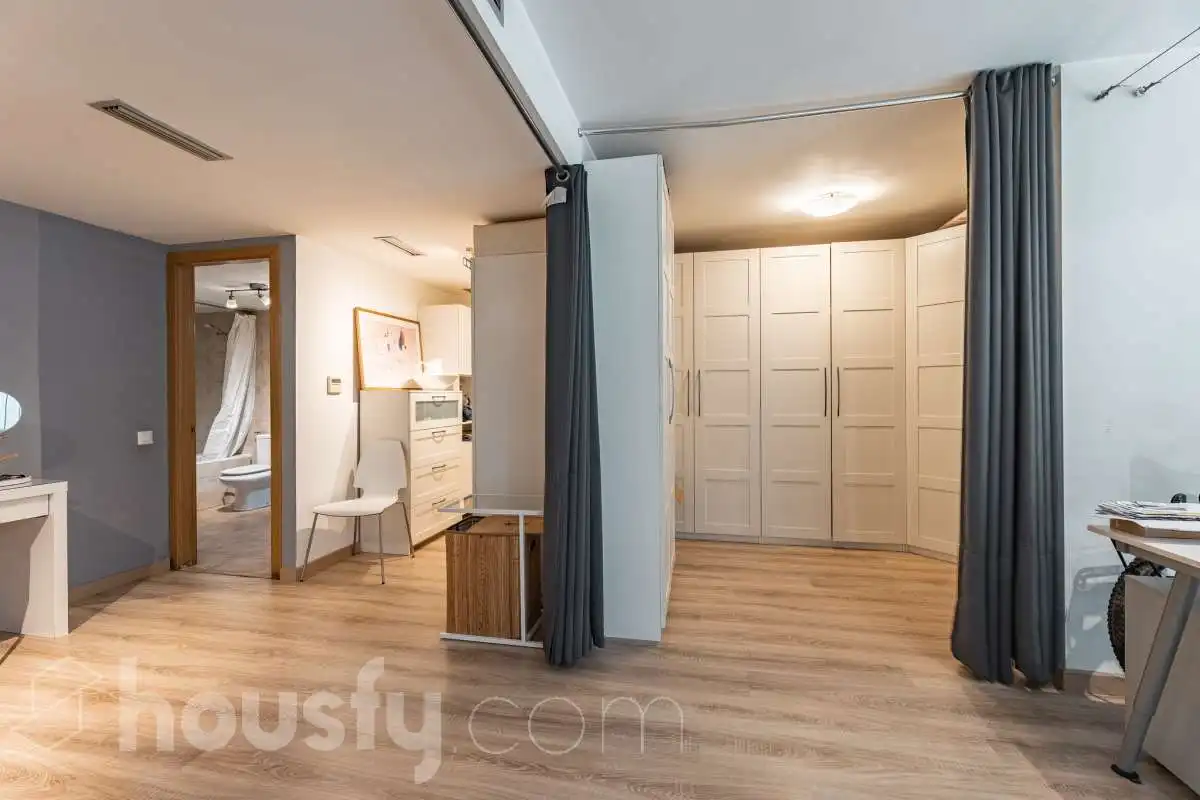 Bedroom of Duplexes for sale in L'Hospitalet de Llobregat  with Air Conditioner, Heating and Parquet flooring