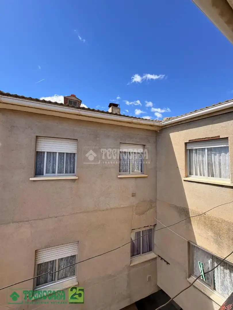 Vista exterior de Piso en venta en Dosbarrios con Calefacción