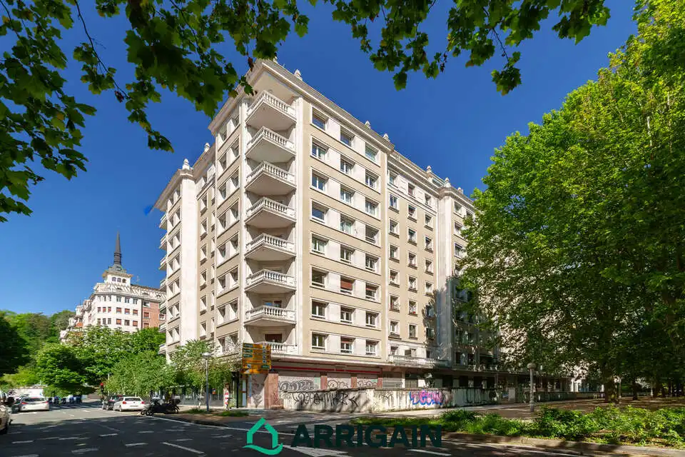 Vista exterior de Pis en venda en Donostia - San Sebastián  amb Calefacció i Traster
