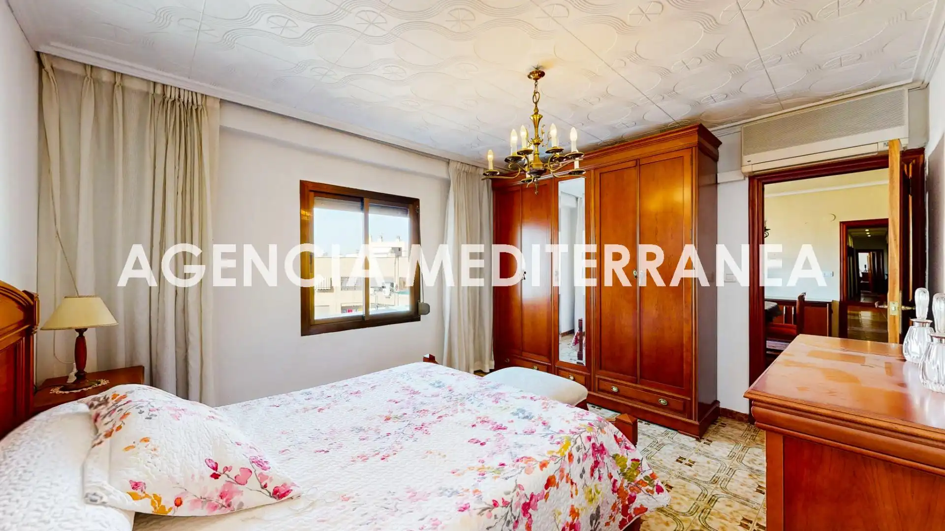 Bedroom of Flat for sale in Valencia  with Air Conditioner and Balcony