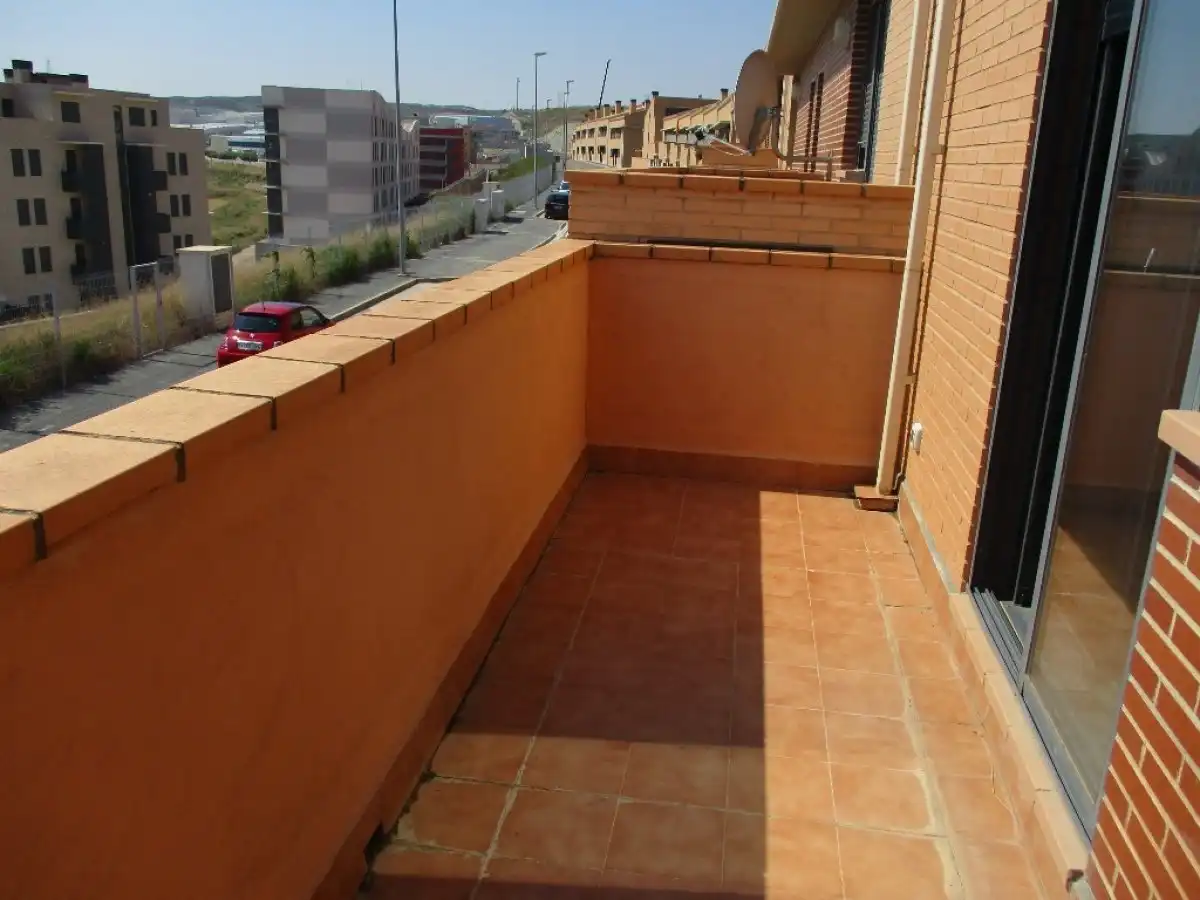 Terraza de Casa adosada en venta en Cuarte de Huerva con Aire acondicionado, Calefacción y Jardín privado