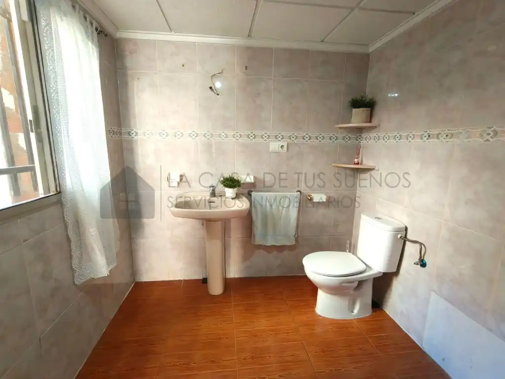 Badezimmer von Erdgeschoss zum Verkauf in Sax