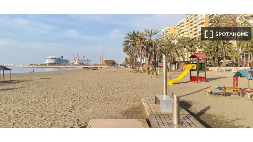 Vista exterior de Estudi per a compartir en Málaga amb Aire condicionat, Terrassa i Moblat
