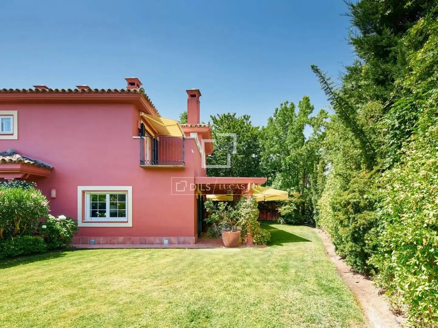 Detached house with terrace for sale in Encinar de los Reyes