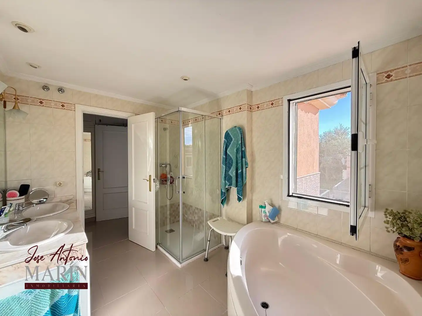 Baño de Casa o chalet en venta en Badajoz con Aire acondicionado, Calefacción y Jardín privado