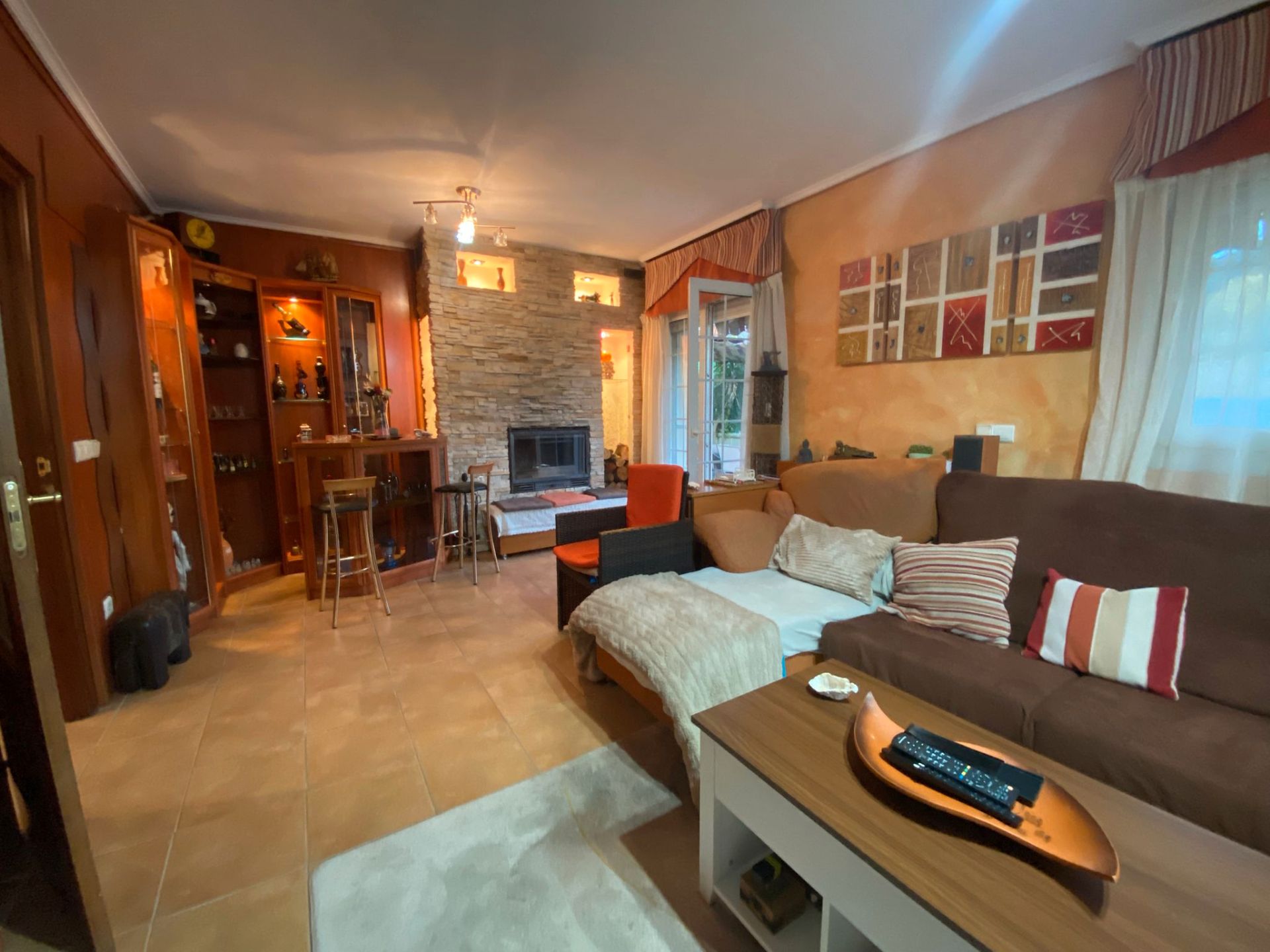 Sala d'estar de Casa o xalet en venda en Guriezo amb Calefacció i Jardí privat