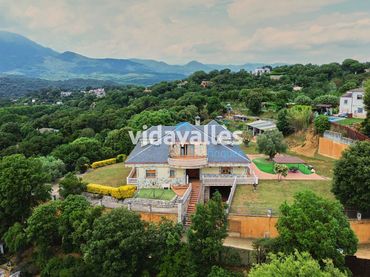 Casa amb balcó en venda a Urbanització Cal Batlle
