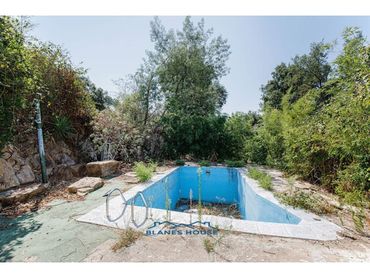 Casa amb piscina en venda a Calle espigol 32