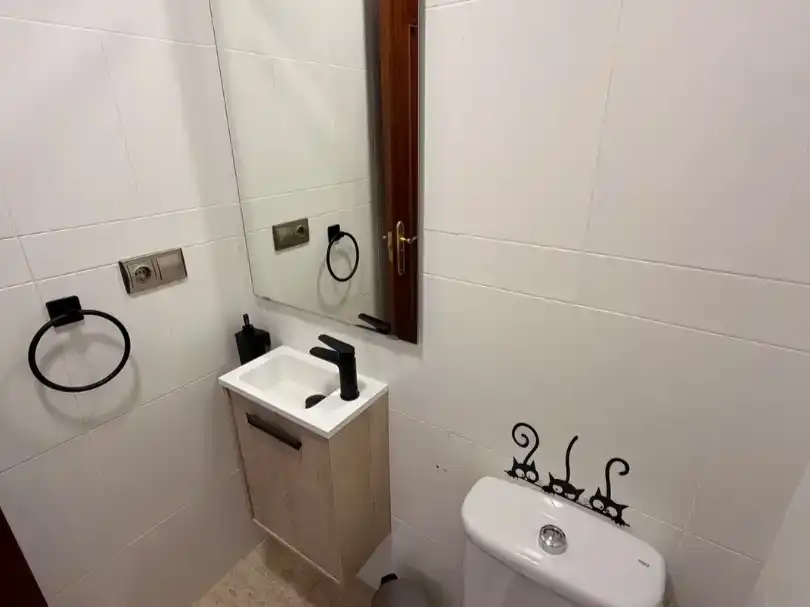 Bany de Dúplex per a compartir en Almería amb Aire condicionat, Moblat i Balcó