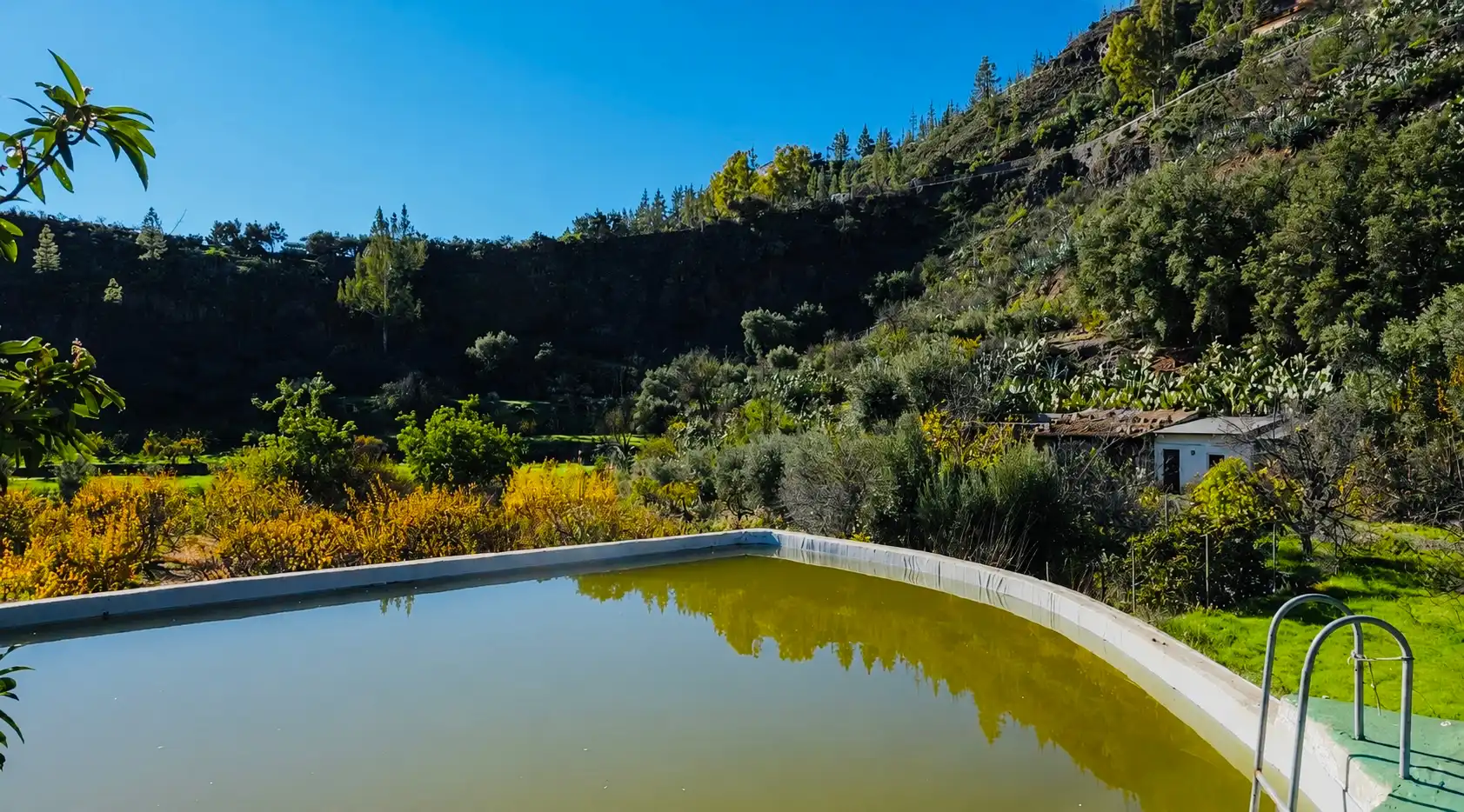 Piscina de Casa adosada en venda en San Bartolomé de Tirajana amb Aire condicionat, Calefacció i Jardí privat