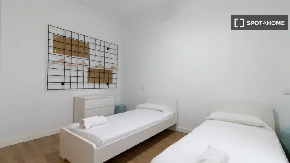 Bedroom of Flat for rent in Madrid  with Air Conditioner, Heating and Furnished