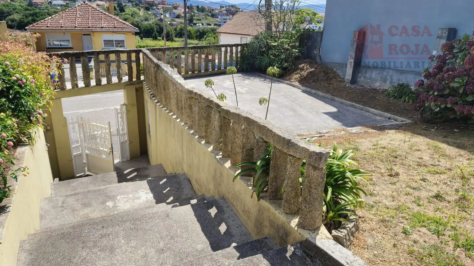 Vista exterior de Casa o xalet en venda en Cangas  amb Calefacció, Terrassa i Moblat