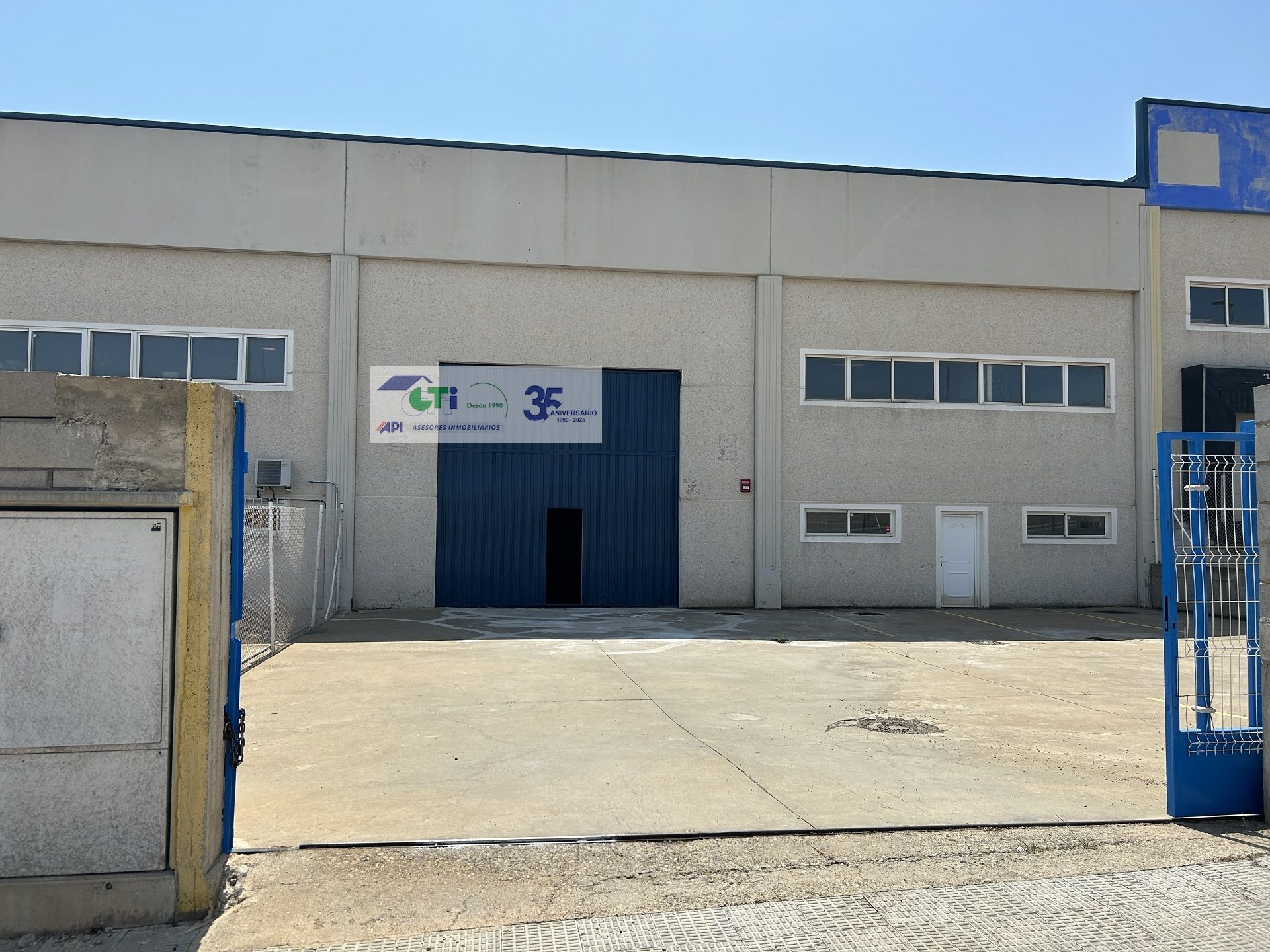 Vista exterior de Nau industrial de lloguer en La Muela