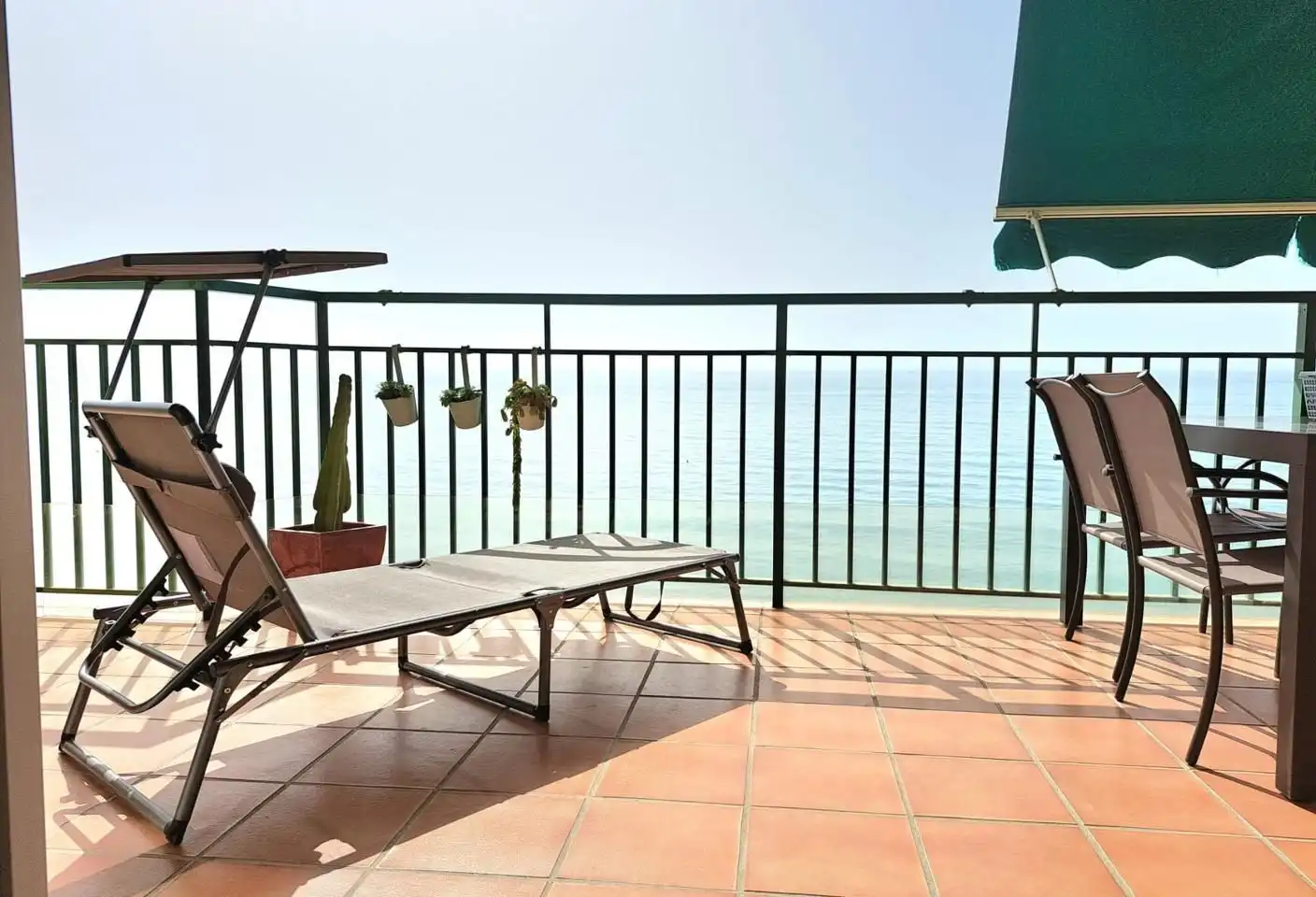 Flat for rent in Paseo Marítimo Rey de España, Las Gaviotas - Carvajal