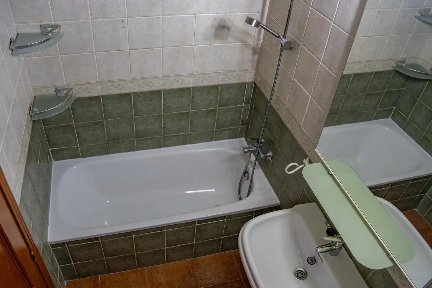Badezimmer von Einfamilien-Reihenhaus zur Miete in Miraflores de la Sierra mit Heizung, Möbliert und Balkon