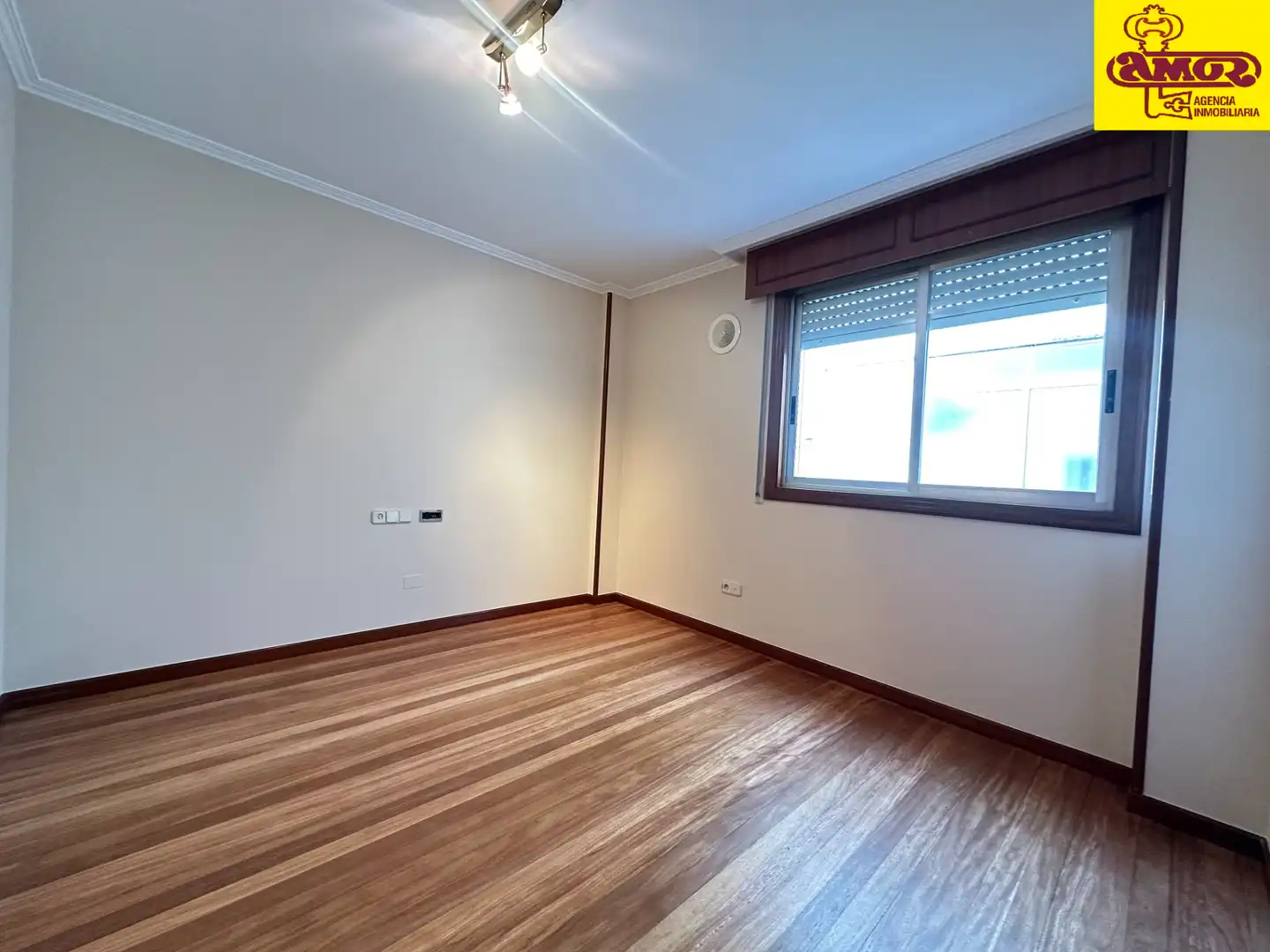 Habitación de Piso en venta en Santiago de Compostela  con Calefacción, Terraza y Trastero