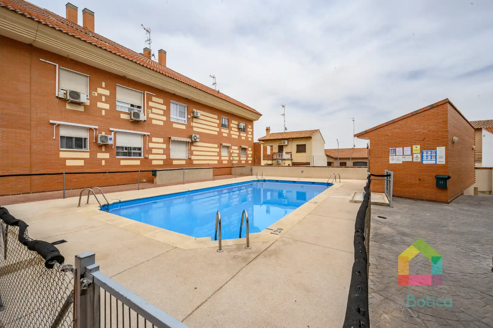 Swimming pool of Flat for sale in Gerindote  with Air Conditioner, Heating and Oven