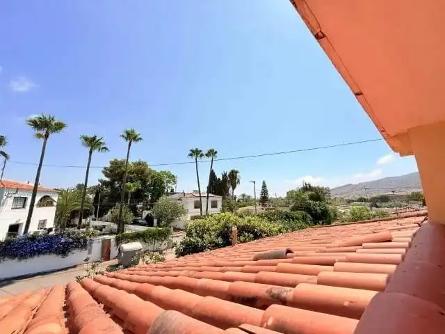 Vista exterior de Casa o xalet en venda en L'Alfàs del Pi amb Aire condicionat, Calefacció i Jardí privat