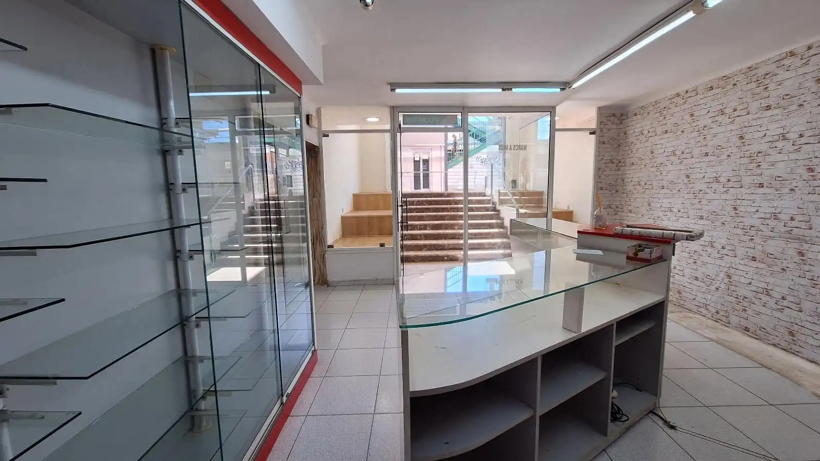 Local comercial de lloguer a Comte Vilardaga, imagen 6