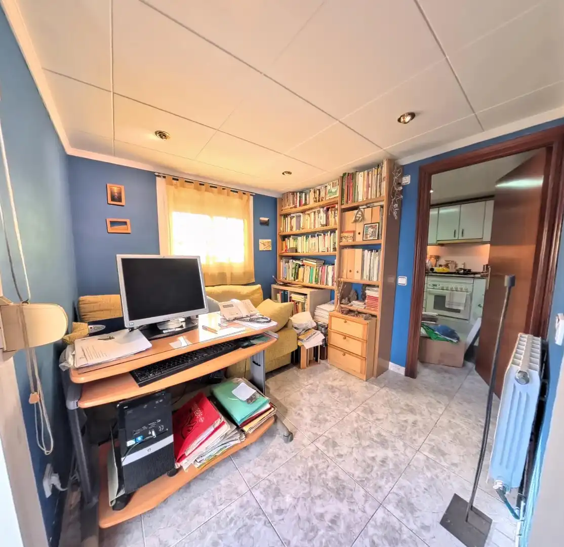 Wohnung zum Verkauf in Barcelona mit Klimaanlage, Heizung und Terrasse