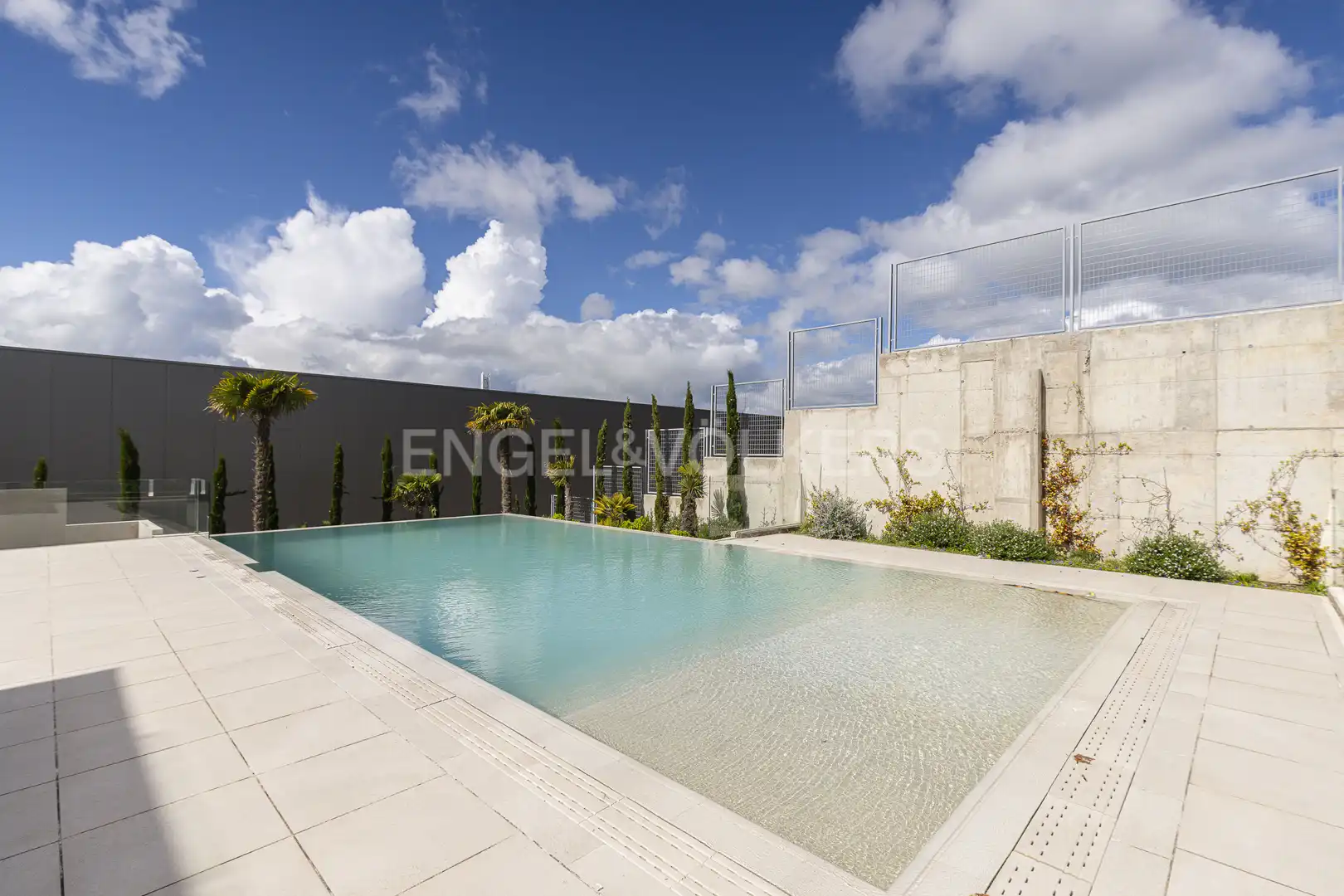 Piscina de Apartament de lloguer en Boadilla del Monte amb Aire condicionat, Calefacció i Jardí privat