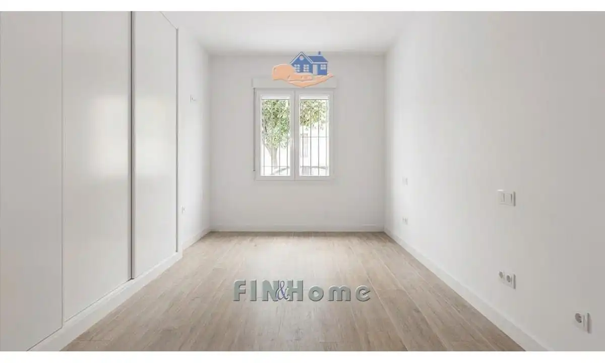 Habitación de Piso en venta en Sevilla con Aire acondicionado y Calefacción