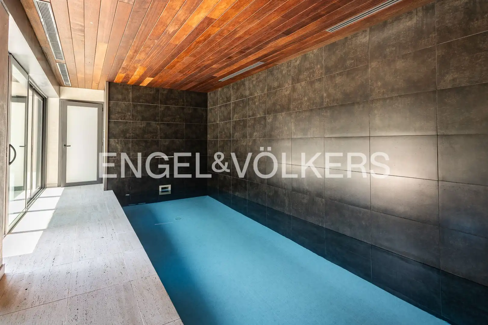 Piscina de Casa adosada en venda en Sant Cugat del Vallès amb Calefacció, Jardí privat i Parquet