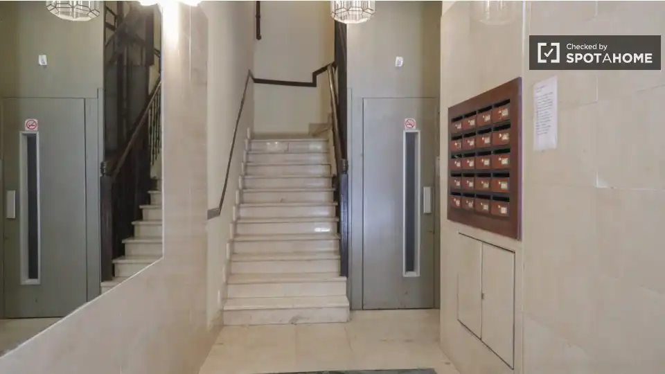 Flat for share in Madrid  with Air Conditioner, Heating and Terrace